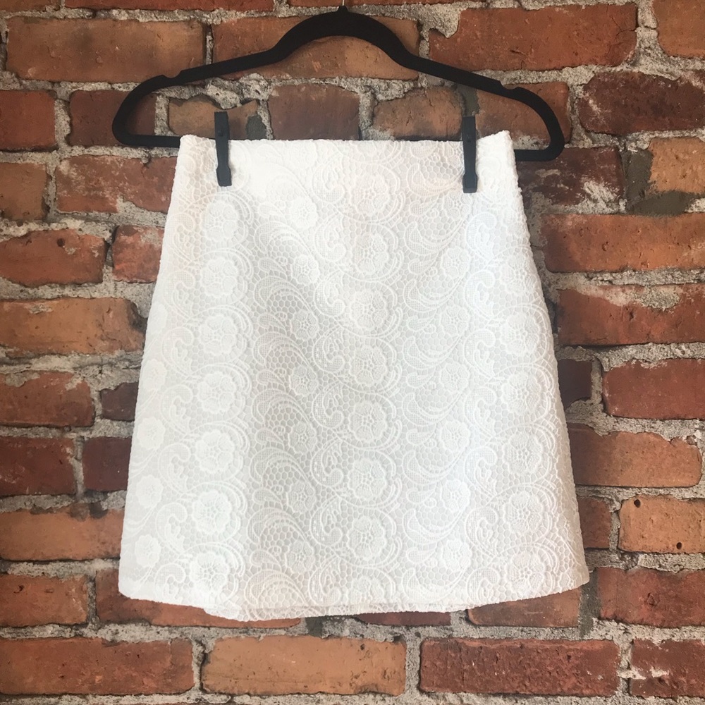 Zara • White Lace Mini-Skirt